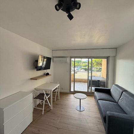 Super Studio Climatise Sur Le Port De Hyeres Apartment Екстериор снимка