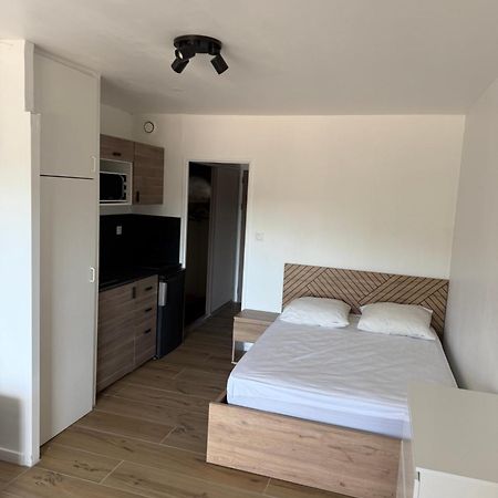 Super Studio Climatise Sur Le Port De Hyeres Apartment Екстериор снимка