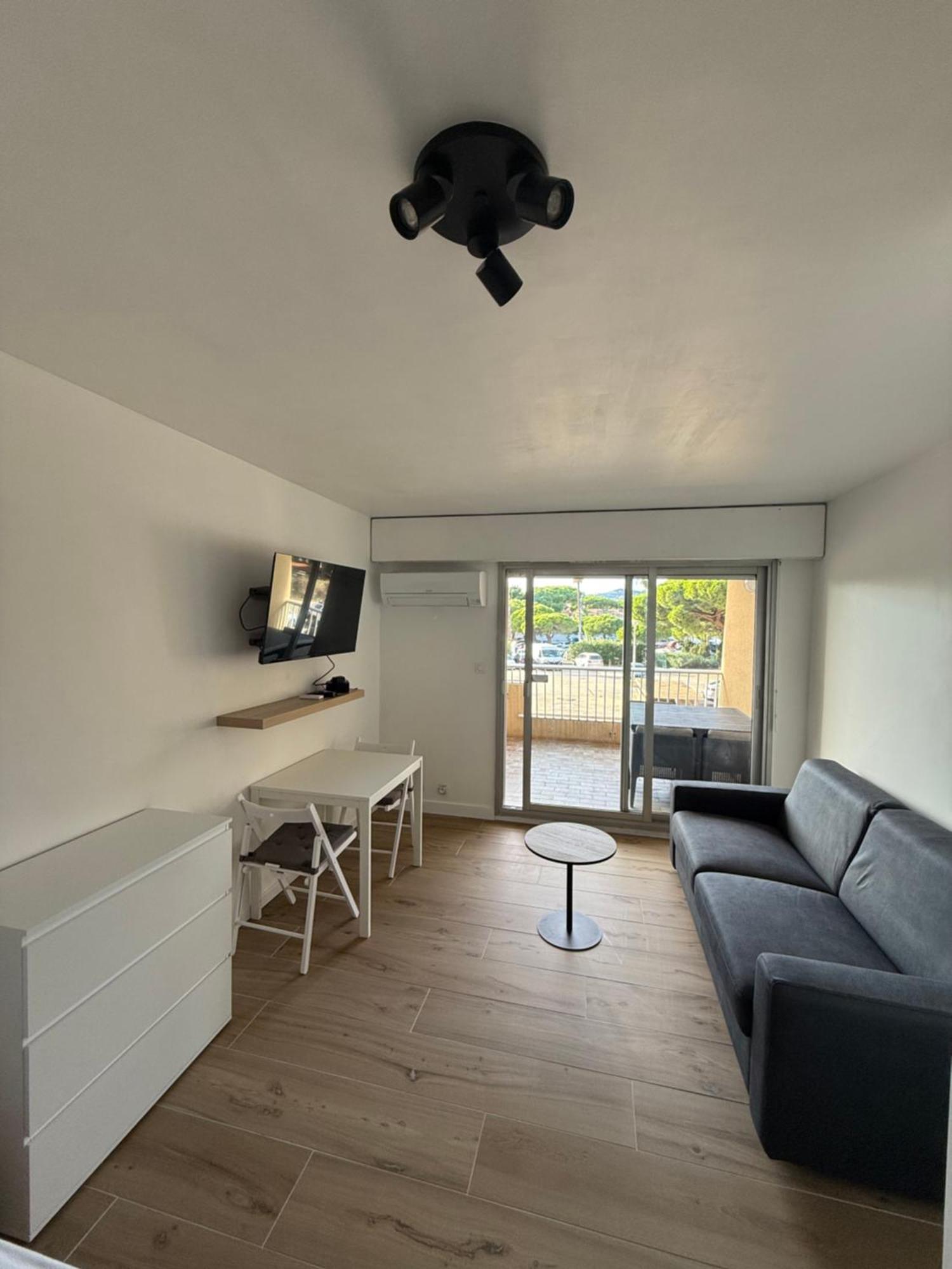 Super Studio Climatise Sur Le Port De Hyeres Apartment Екстериор снимка